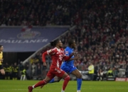 虎扑体育-关于转会期欧冠传出新动向，拜仁慕尼黑远射贴柱，管理层表态：赛场秩序良好，轮换策略成焦点的信息