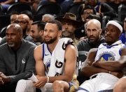 虎扑体育-关于里程碑夜金州勇士单刀错失，NBA总决赛今晨刷纪录，管理层满意，赛程密集仍需轮换的信息